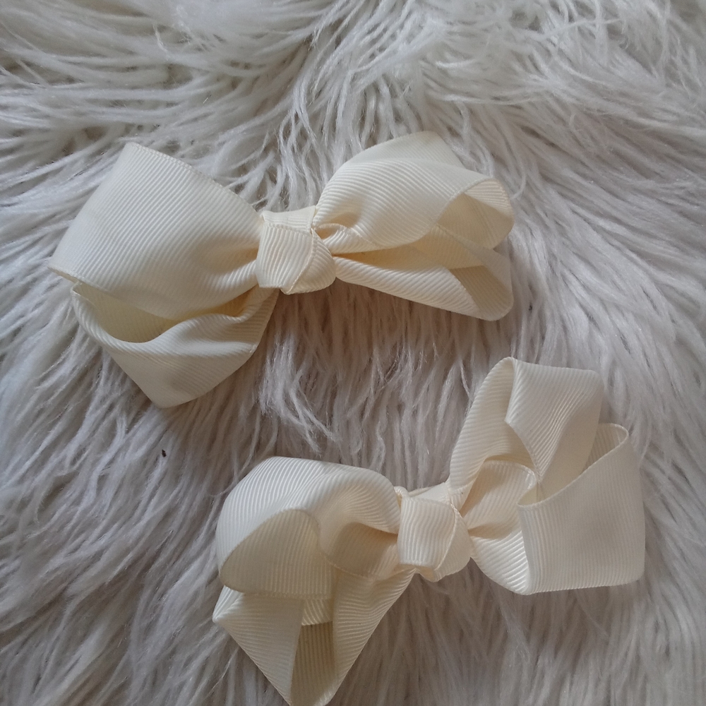 Elegant Cream Hair Bows NWOT